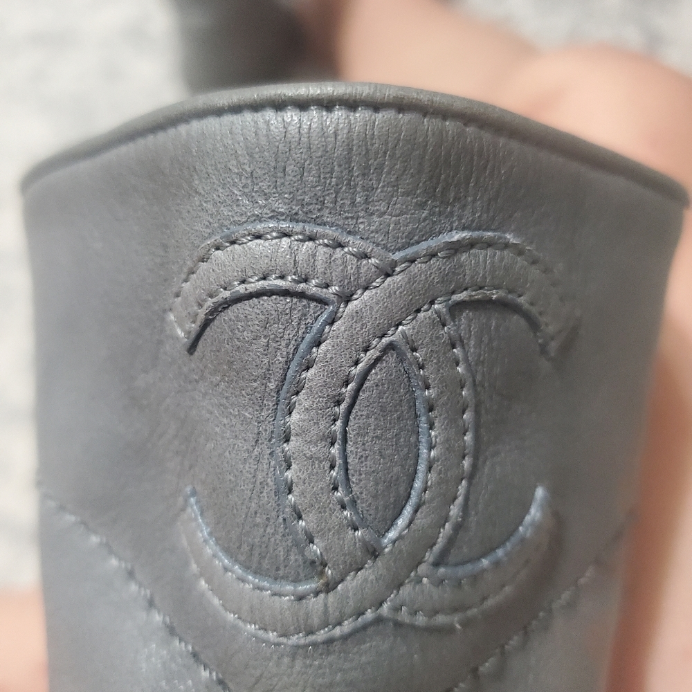 Chanel leather CC logo boots - Picture 5 of 7